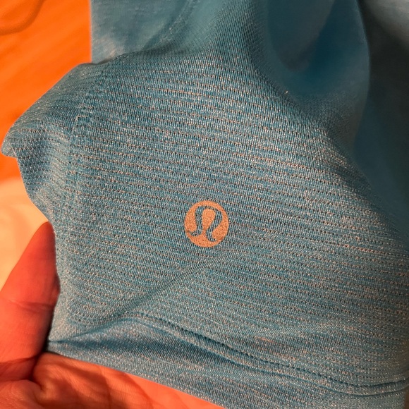 Lot of 3 men’s Lulu Lemon shirts - Picture 3 of 6